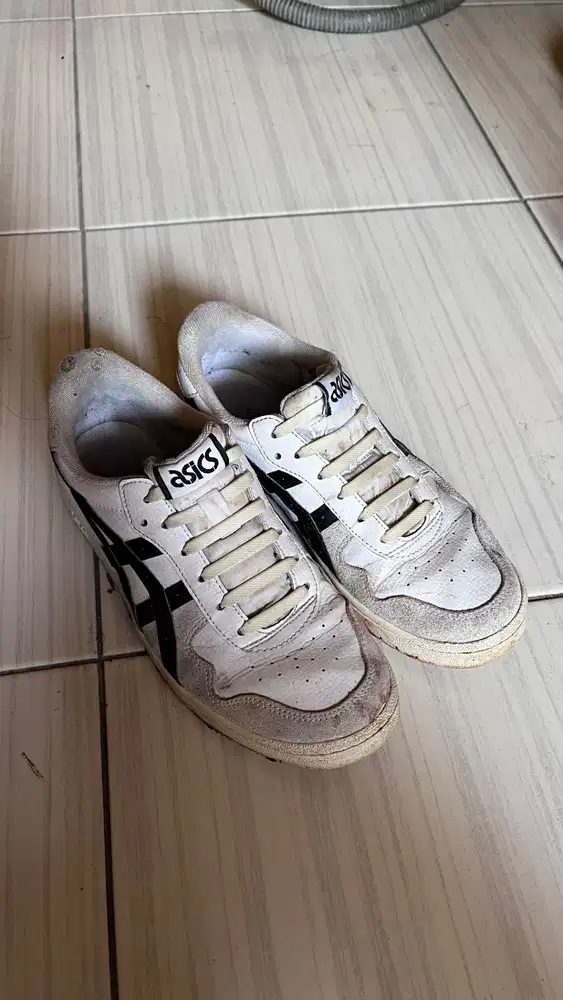 Selatu Asics Putih