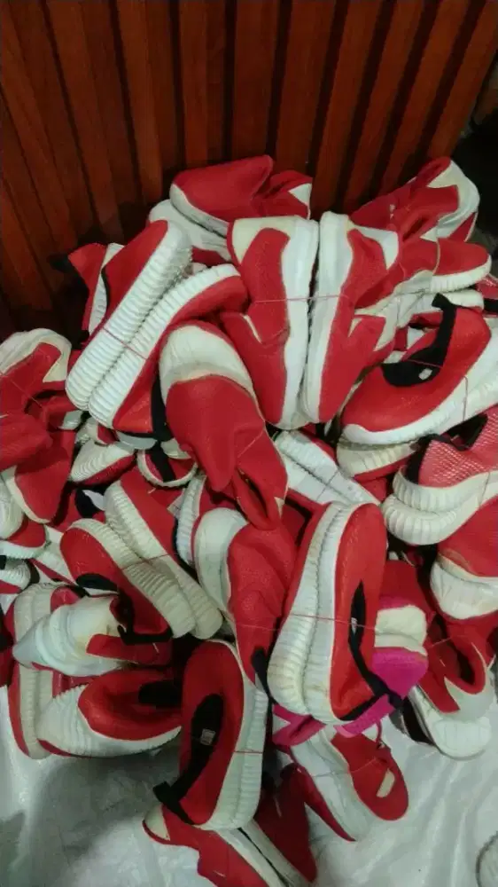 Di jual borongan ya, Sepatu anak2 berbagai ukuran