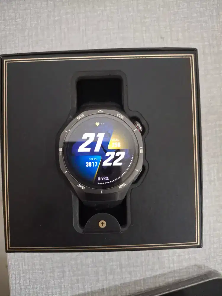 Dijual jam tangan Huawe GT 5 pro.. masih baguss harga Rp. 1.250.000
