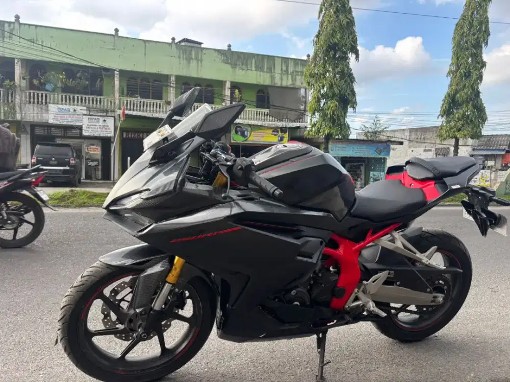 Di jual honda cbr 250  pajak hidup
