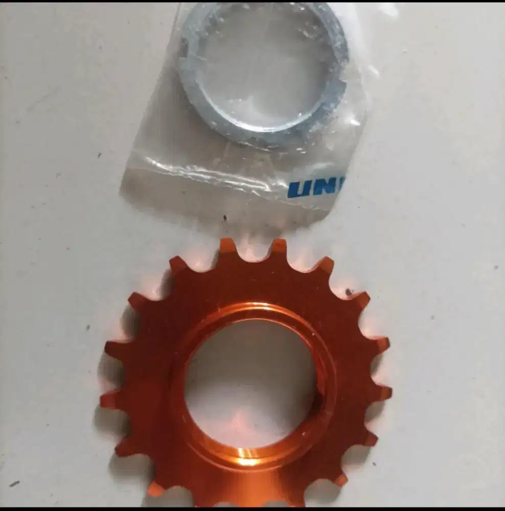 Track cog 17t alloy warna gold by united