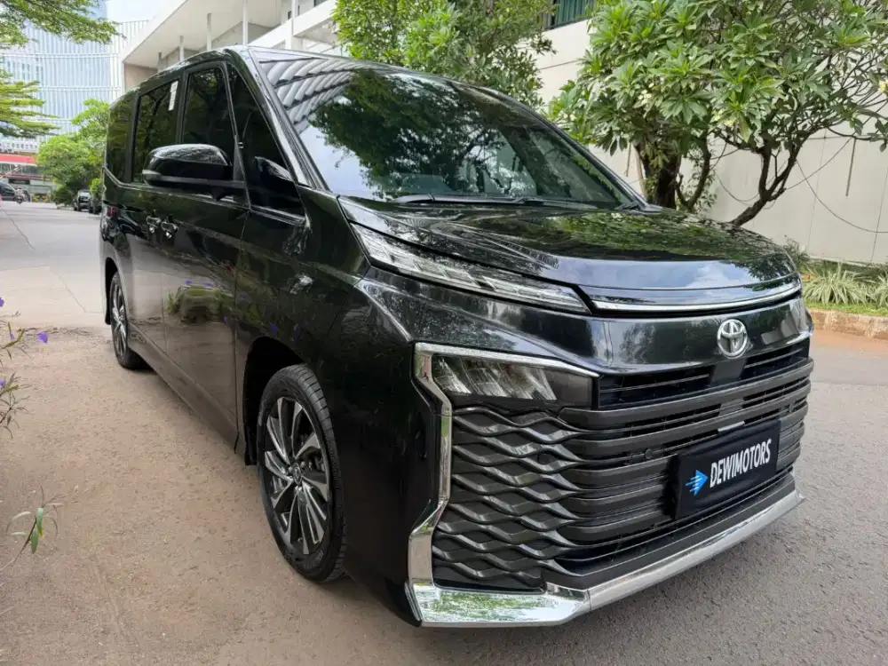 Toyota VOXY 2023