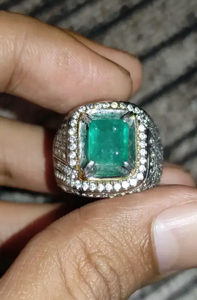 Natural Emerald Beryl ( Batu Jamrud  )