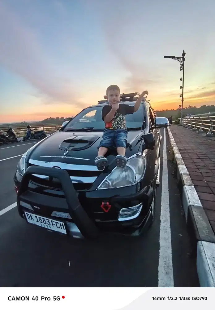 Toyota Kijang Innova 2004 Bensin