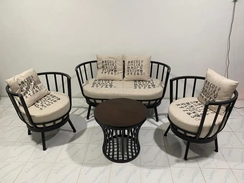 Set meja dan sofa informa