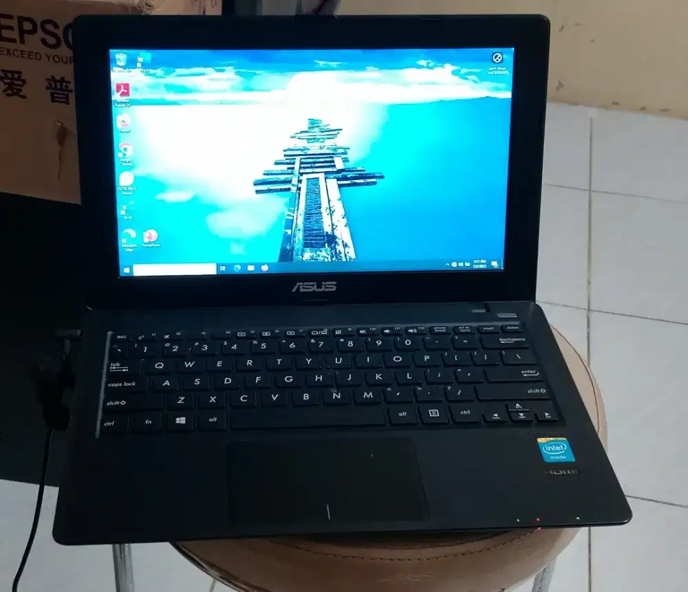 Laptop Asustek X200MA Celeron N2920 ram 4gb SSD 128gb windows 10 pro
