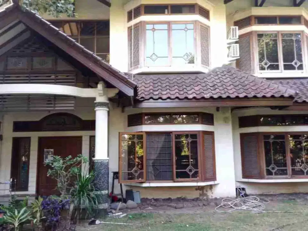 Dijual Rumah Mewah 2 lantai Asri tengah kota lokasi  strategis