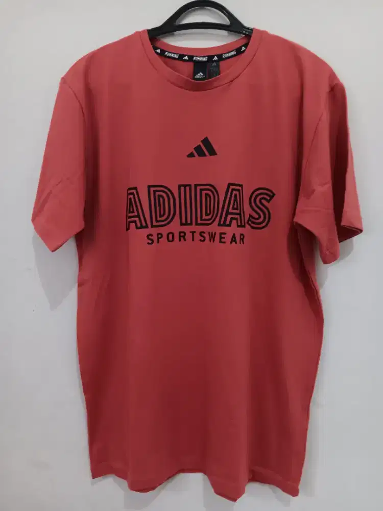Kaos Warna Merah Bata