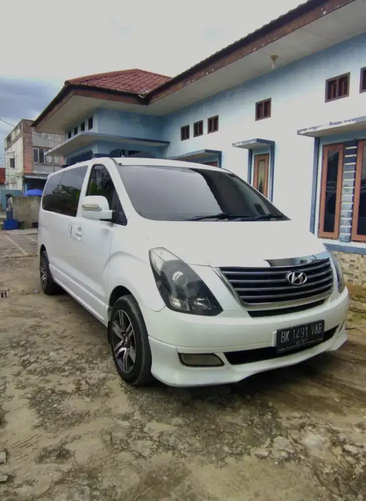 HYUNDAI H-1 2.4 AT CRDI