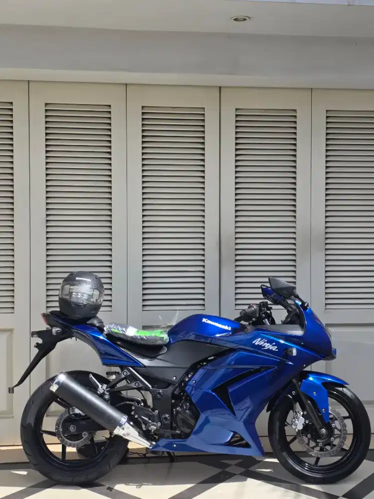 Kawasaki ninja 250R 2011 km 14 ribu gress like new