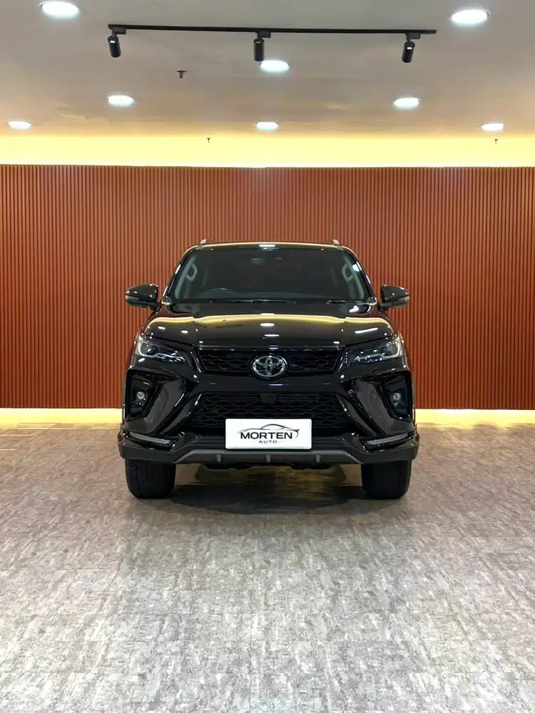 [KM 12rb] Toyota Fortuner Legender 2.8 GR Sport TSS 2024, Hitam