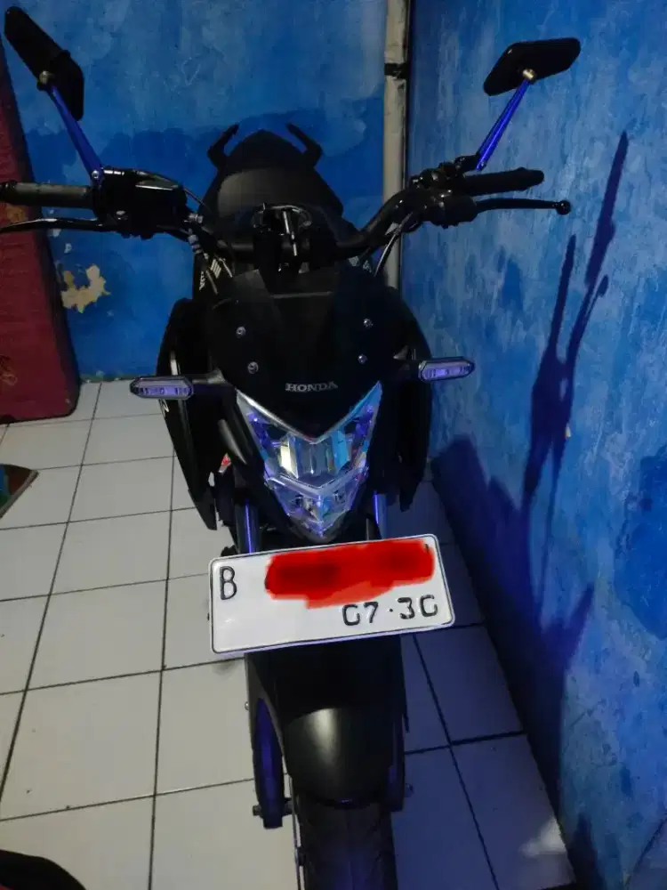 CB 150R special edition warna hitam merah