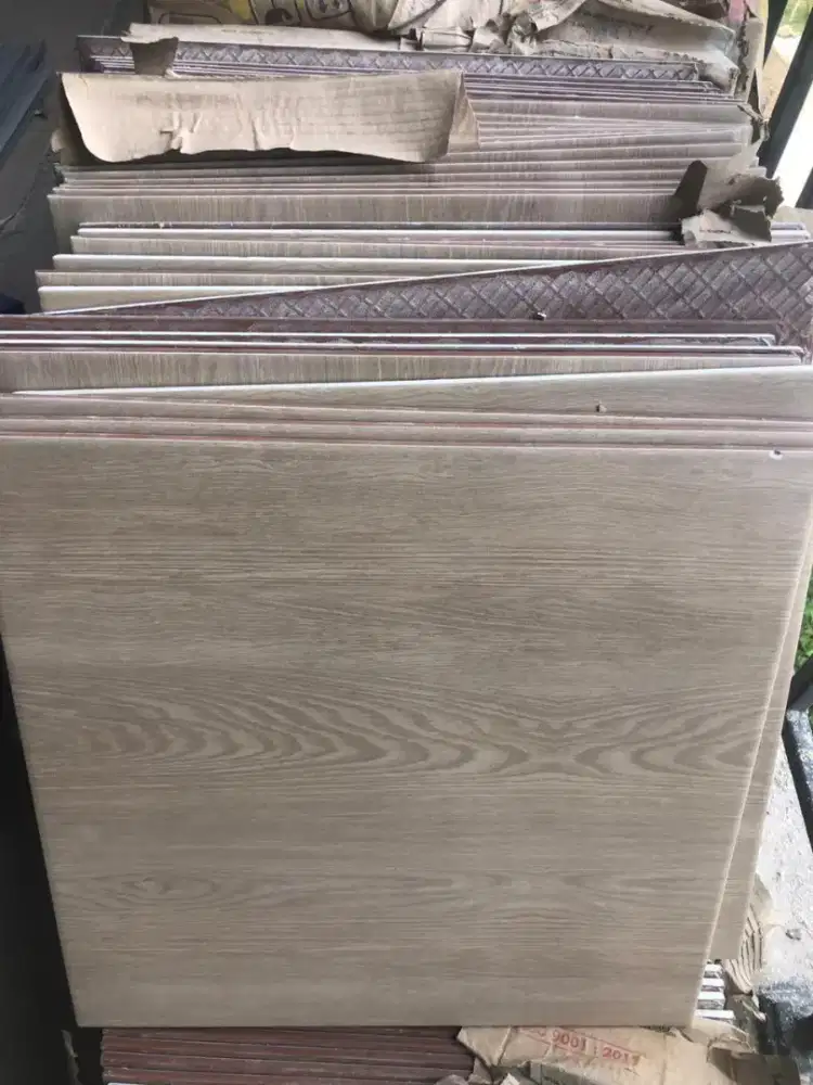 Keramik merk IKAD. Kondisi baru