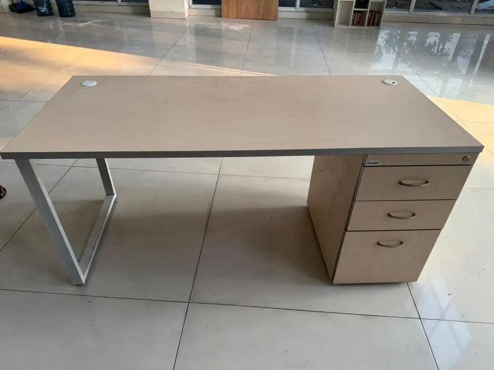 meja kantor kerja
