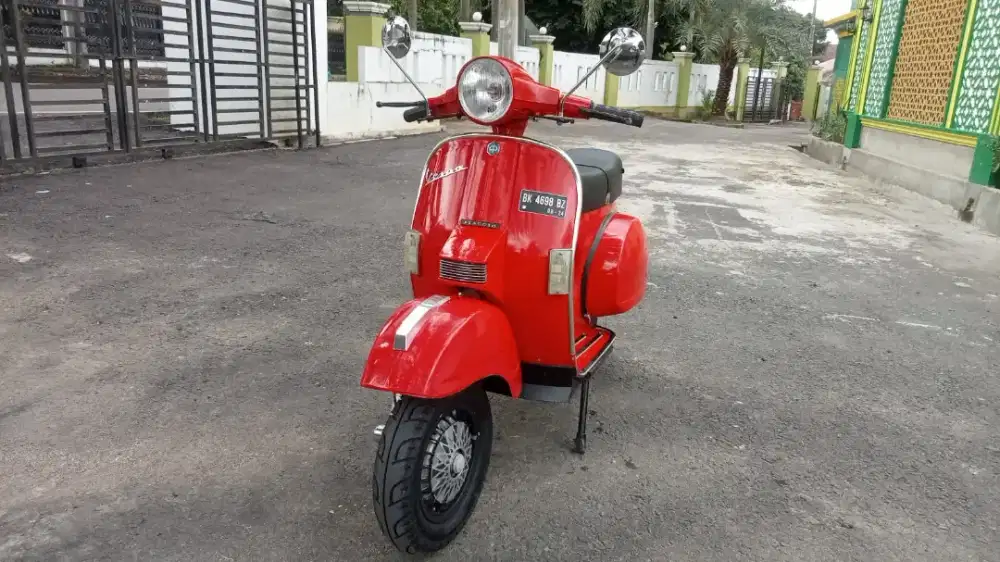 Vespa P 150 X Merah