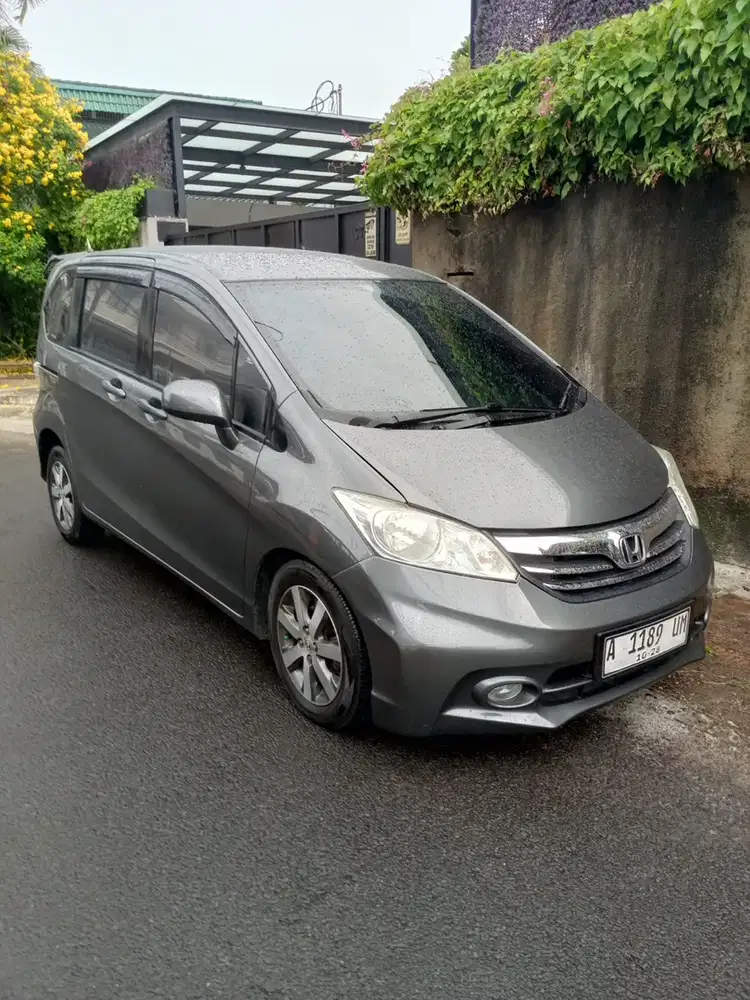 Honda Freed A/T SD Tahun 2011 Abu-Abu