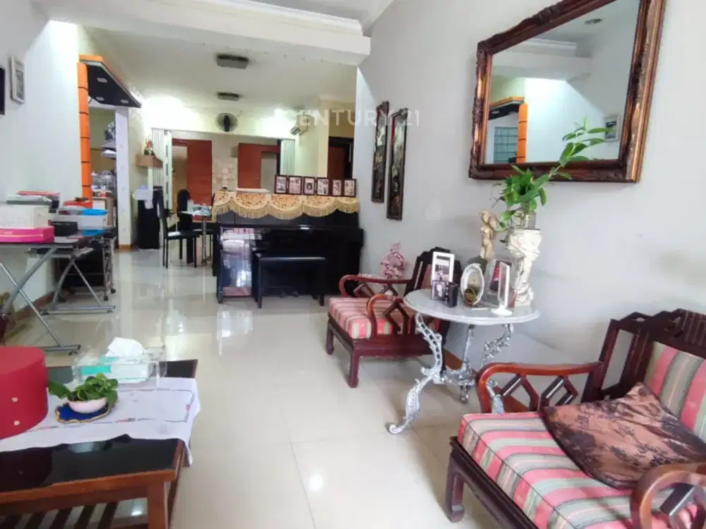 Rumah Tinggal 2 Lantai Akses Jalan Lebar Di Kelapa Gading R2052