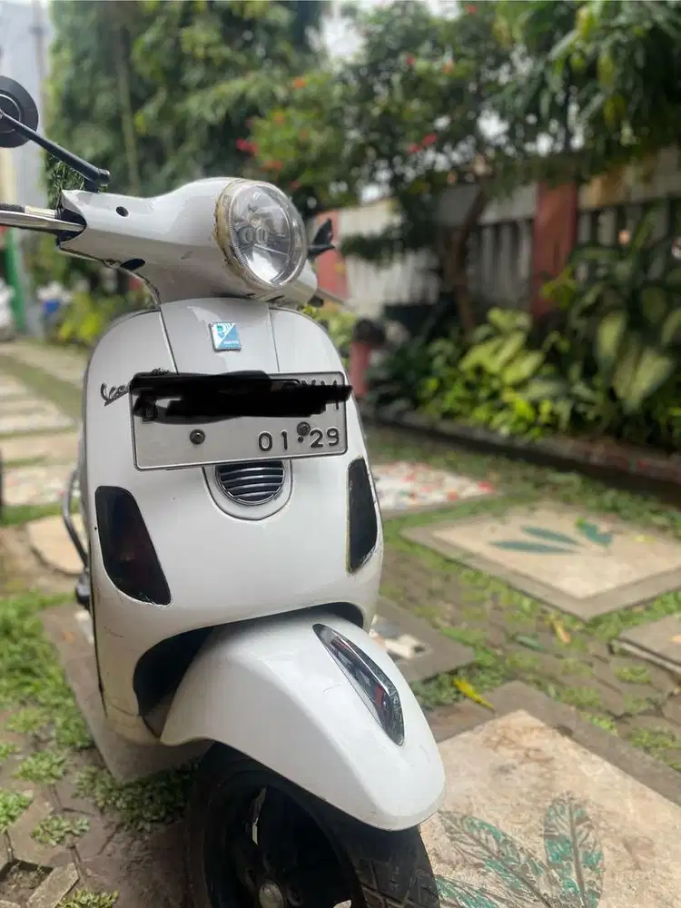 JUAL SANTAI VESPA LX 150 IE TAHUN 2011 PEMAKAIAN PRIBADI