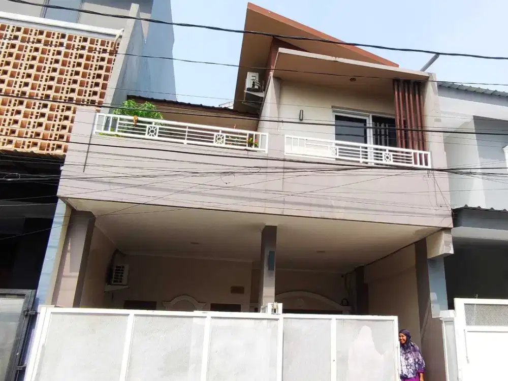 Dijual Rumah Bagus Strategis di Duta Bumi Harapan Indah  Bekasi