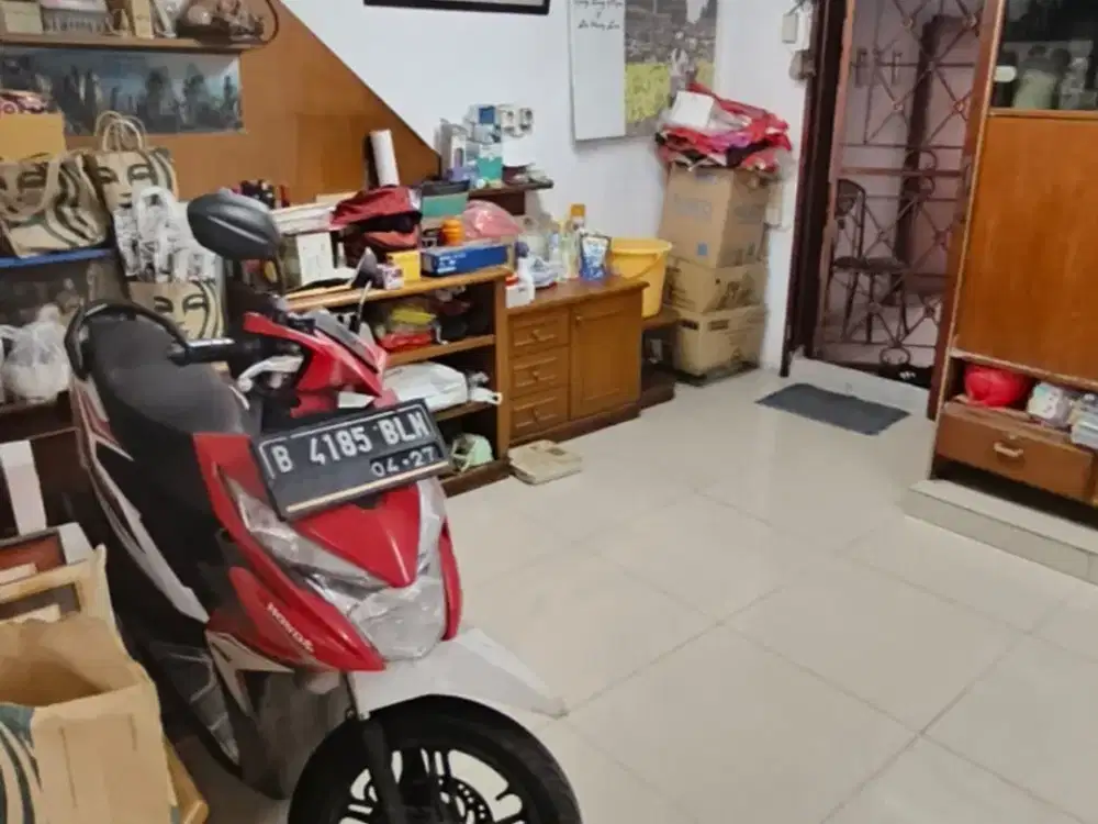 DIJUAL RUMAH CANTIK LOKASI BAGUS HADAP BARAT DAYA JUAL TERMURAH DI TAMAN PALEM LESTARI