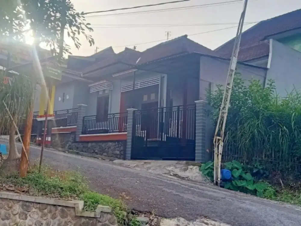 Dijual Cepat Rumah 1,5 Lantai di Kota Batu, Suasana Asri Dan Sejuk
