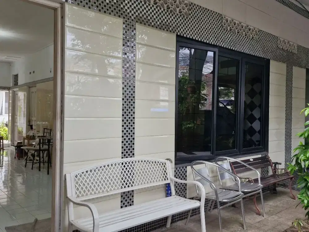 Rumah Lama di Jalan Petogogan dekat Jalan Penglima Polim Raya Kebayoran Baru