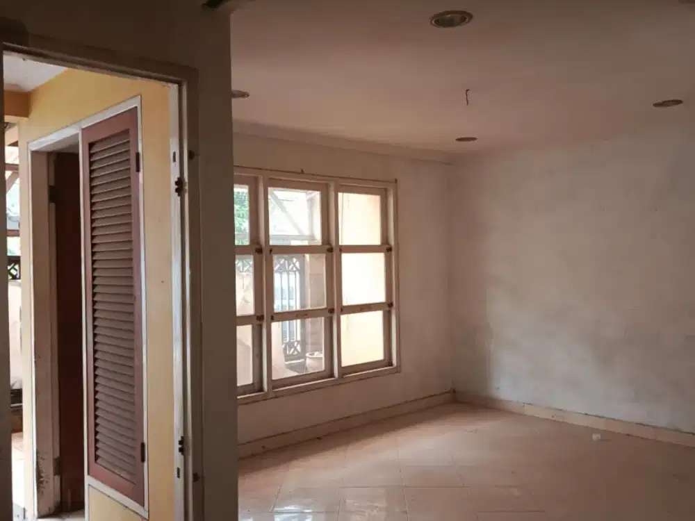 Murah Rumah Strategis di Jl. Uranus Margahayu