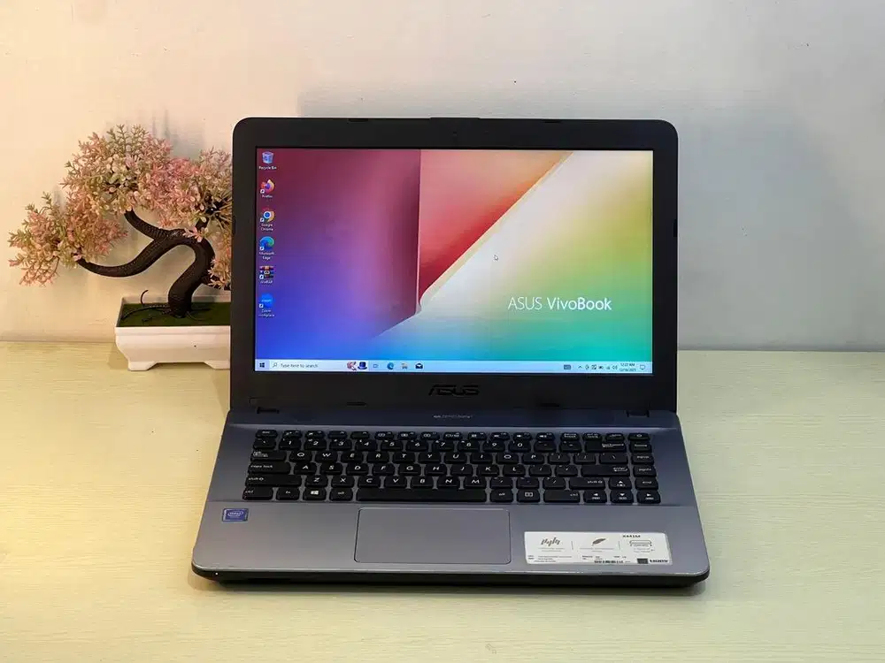 Asus VivoBook X441M RAM 8 GB SSD 256 GB Mulus