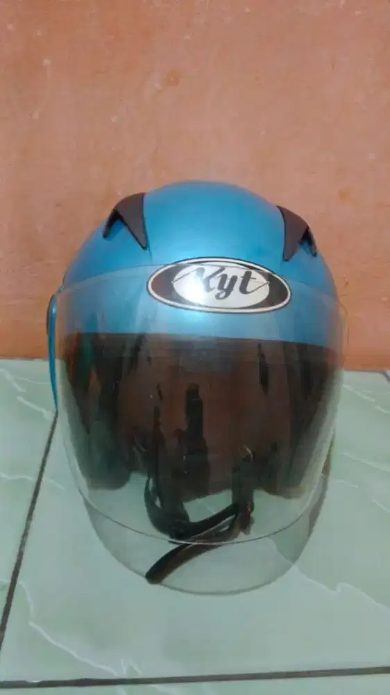 Helm kyt mulus seperti baru