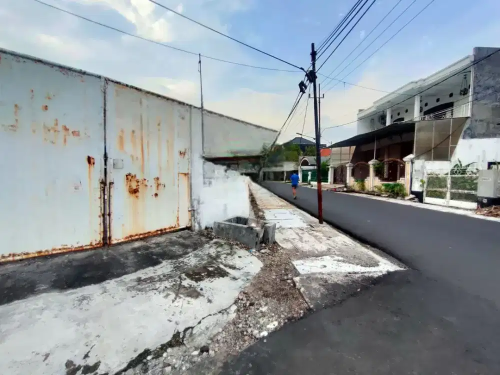 Disewakan Lahan Kosong ex Bengkel Mobil 50m dari Raya Kutai