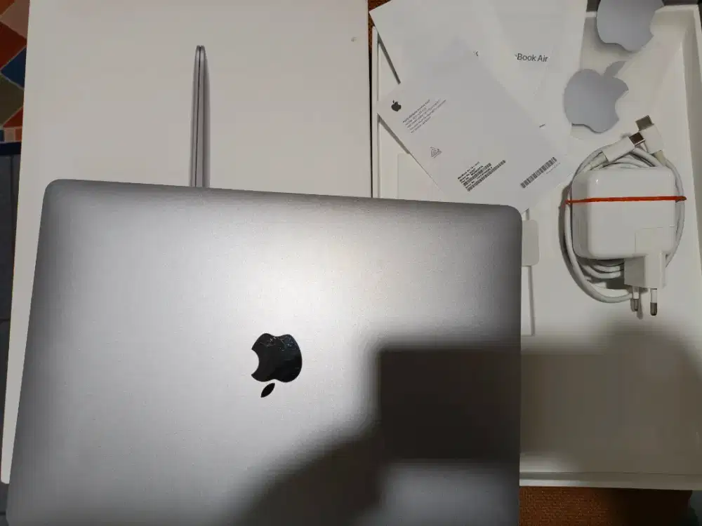 Macbook Air M1 2020 13 inch retina fulset komplit dus 100% normal