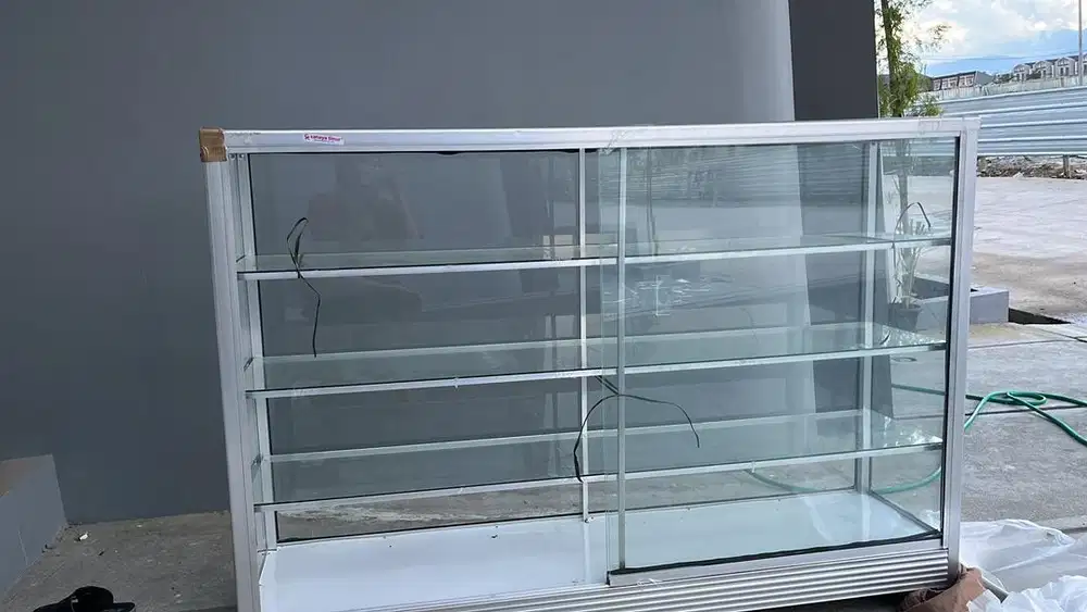 Etalase dijual cepat