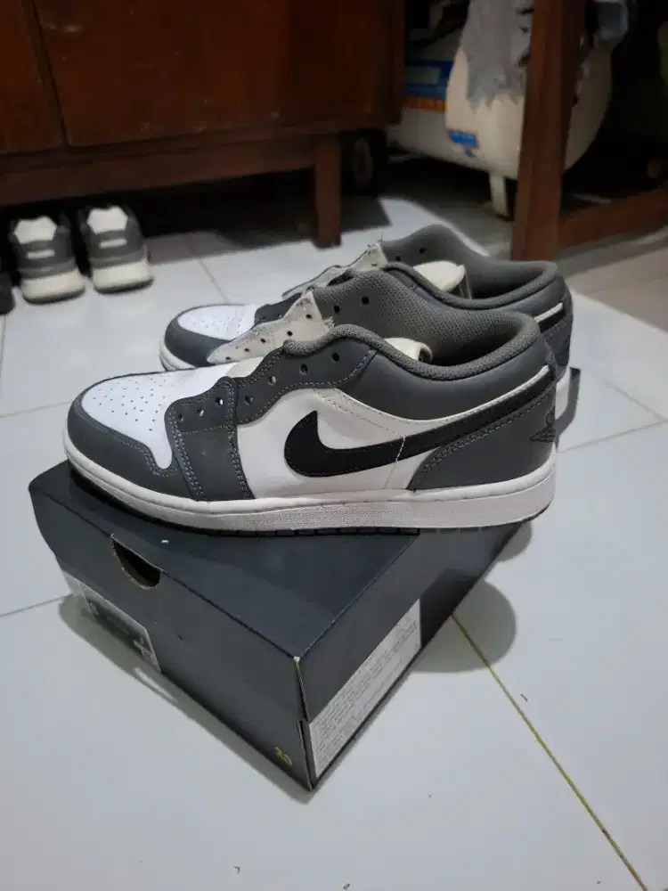 NIKE Air Jordan 1 Low Iron Grey Size 41 Like New 99% Footlocker