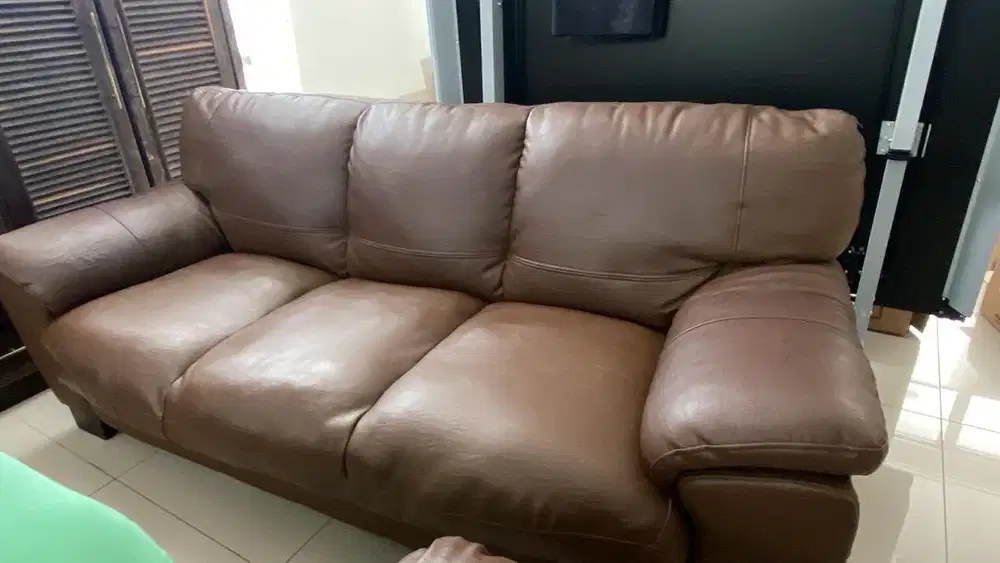 Sofa Cellini 3 seater Kondisi Bagus,