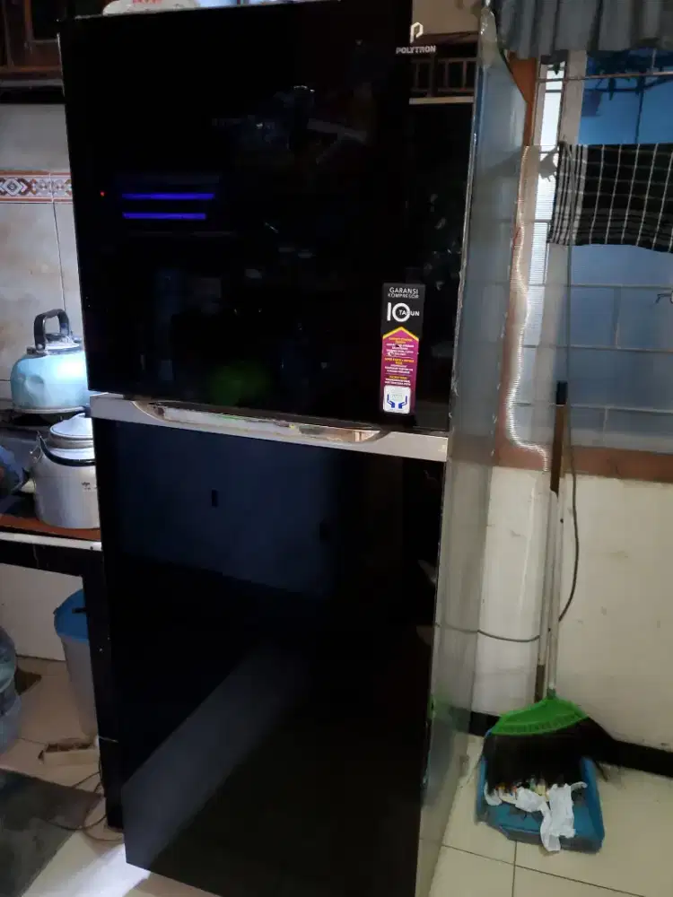 Kulkas Polytron Second