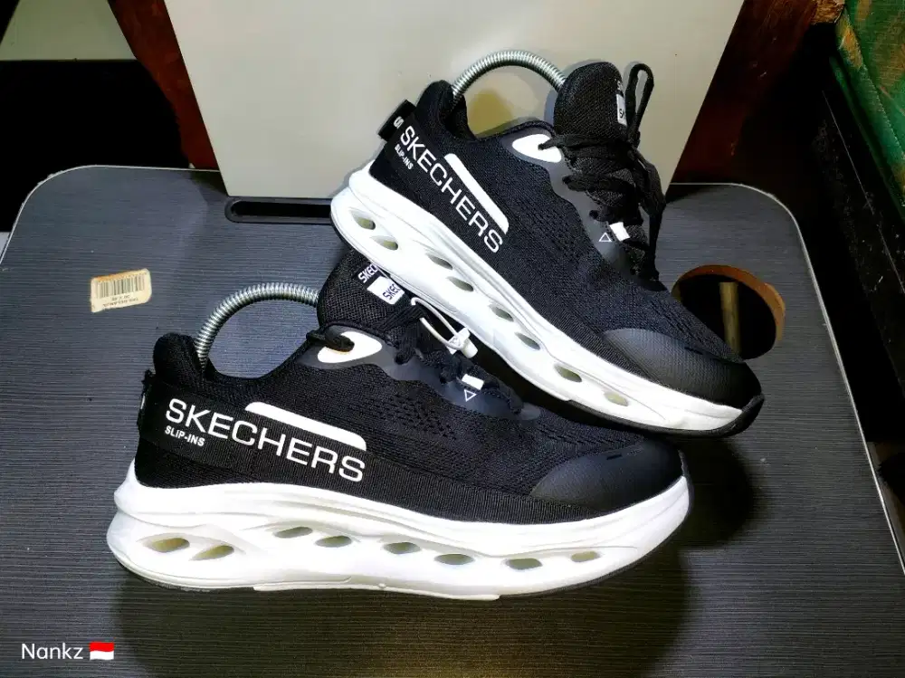 Skechers MAX CUSHIONING GLIDE-STEP