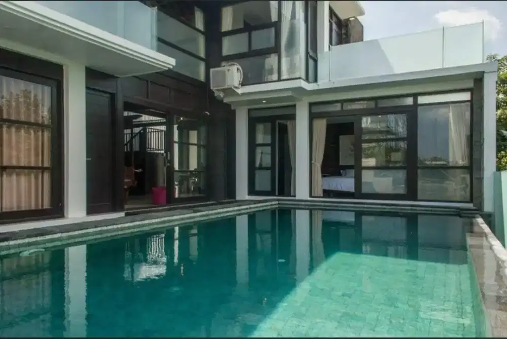 DI JUAL VILLA KLASIK MIX MODERN DI KAMPIAL NUSA DUA , VIEW LAUT & GWK