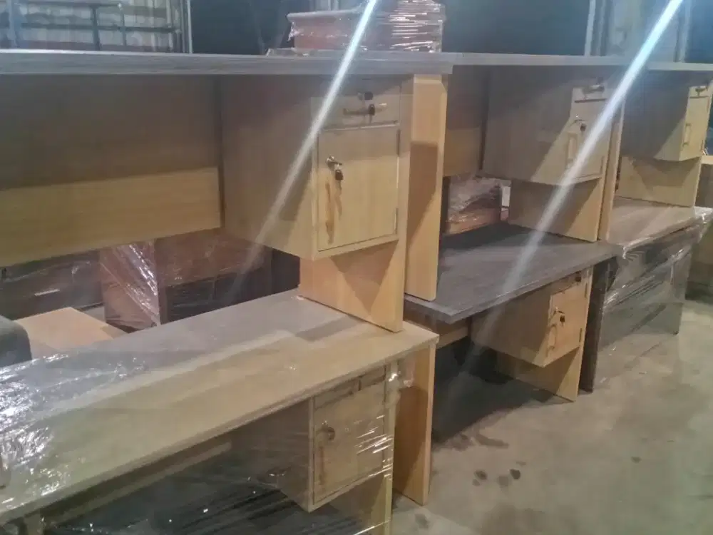 Meja kantor/meja kerja