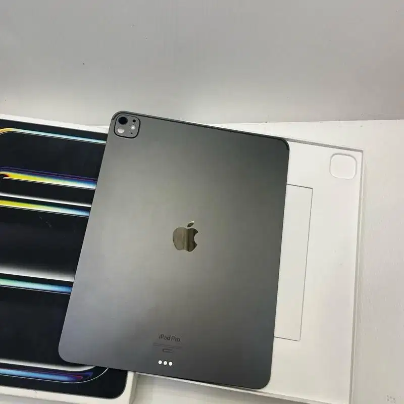 Ipad pro M4 13-inc 256gb wifi bekas inter mulus masi garansi