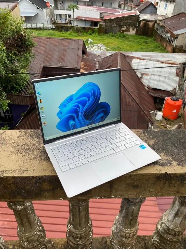 Laptop Acer Lite 14 Core i3-1215 Ram 8/256 GB Garani 9 bulan resmi