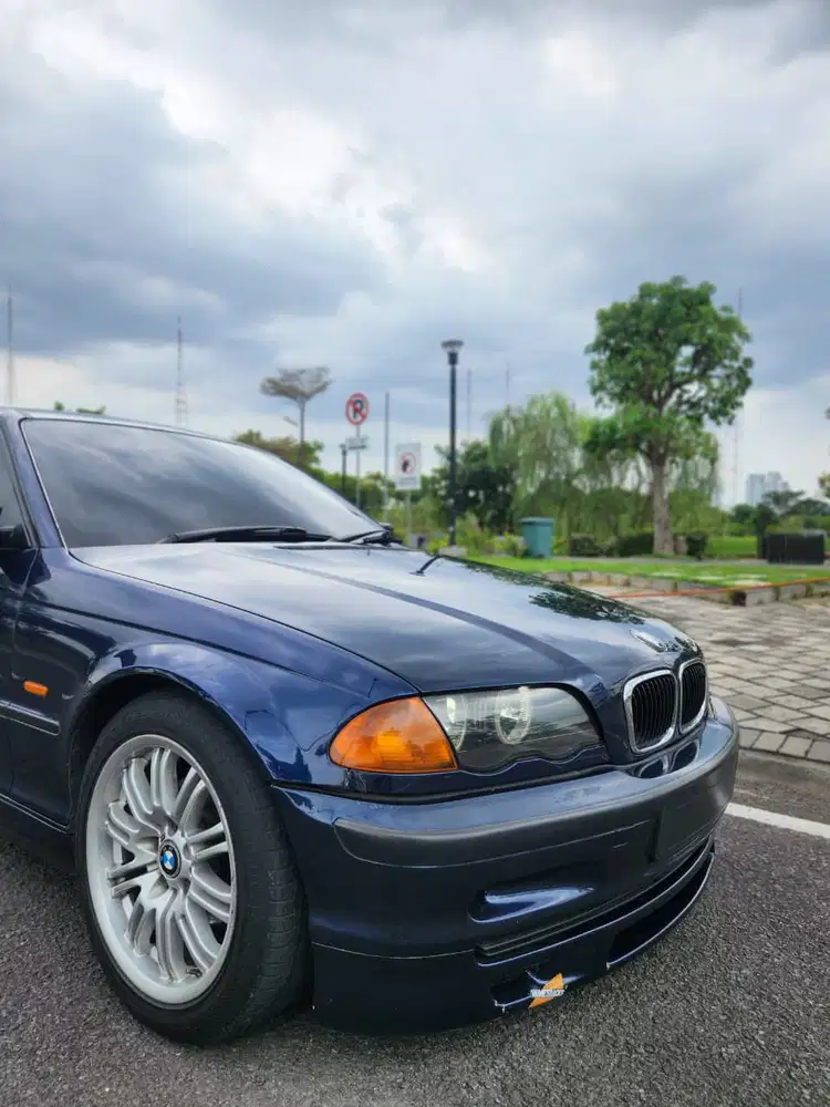 BMW 318i 2001 Bensin