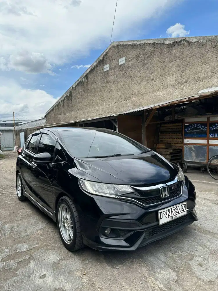 Honda Jazz GK5 1.5 RS CVT 2017 HITAM