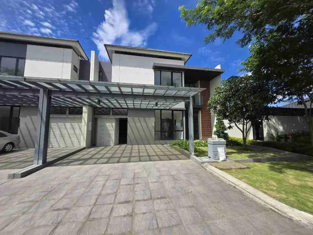 Rumah Emily lebar muka 12 m dengan Kamar Tidur 4+1  dan Kamar Mandi 3+1