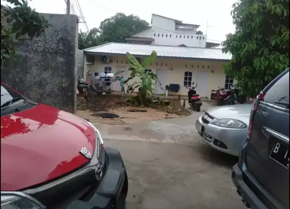 Kontrakan parkir mobil dalam pagar pondok kelapa, jakarta timur