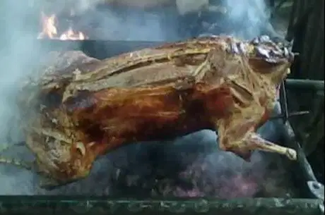 kambing guling utuh 1 ekor buat 50 porsi siap pesta tahun baruan party