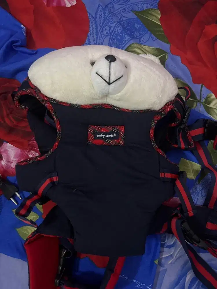 Gendongan Bayi M Shape