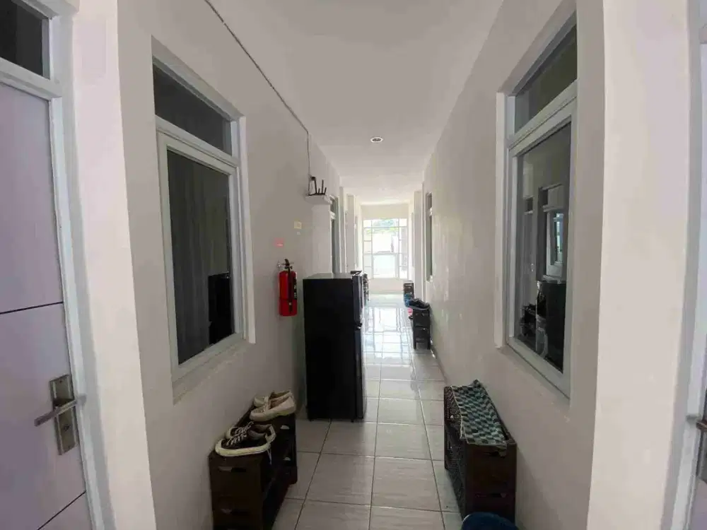TURUN HARGA!!
GOOD INVEST!! 
DIJUAL RUMAH KOSAN BRAND NEW (Selangkah Ke Stasiun Sudirman) MENTENG JAKARTA PUSAT
SHM 
Luas tanah: 153m²
Luas bangunan: 400m
Bangunan: tahun 2020
Jumlah lantai: 3 lantai + rooptop
Kamar kos: 20 + 2 (penjaga) 
Kamar mandi: 20