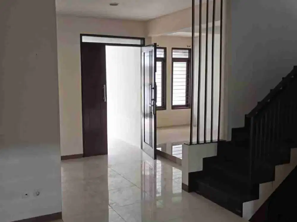 Rumah Murah 2 Lantai Hadap Timur di Batununggal akses tol Buah batu