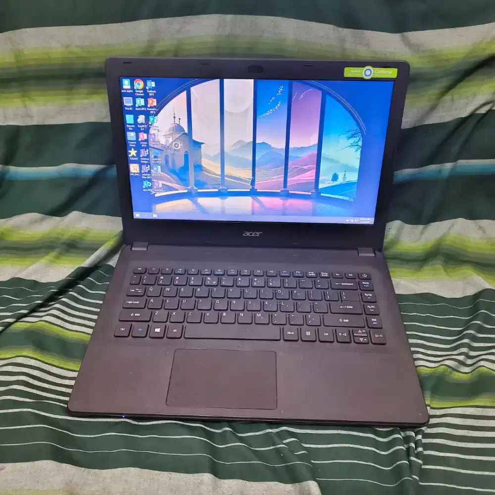 Laptop Tipe Acer Aspire ES1-420 Amd A4 Ram 4gb ssd 180gb Layar 14 inch