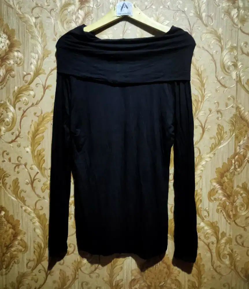 H&M atasan off-shoulder lengan panjang